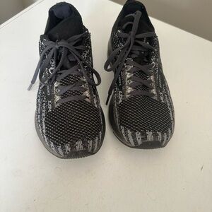 Ladies Brooks size 8